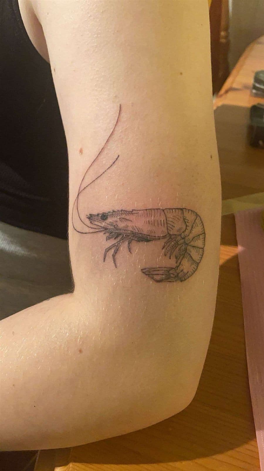 Reke i fine line på overarm